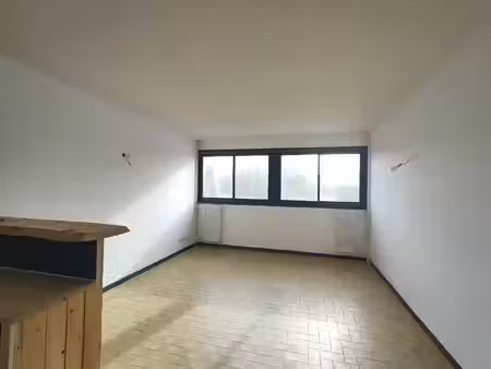 location appartement 1 pièce 27 m² à saint-martin-de-crau (13310)