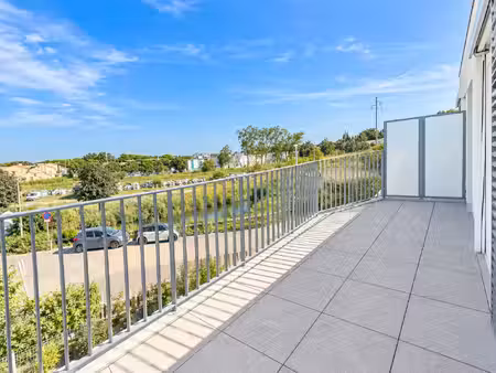 aigues mortes t2 de 45 m2 hab-terrasse 13 m2 - double parkin