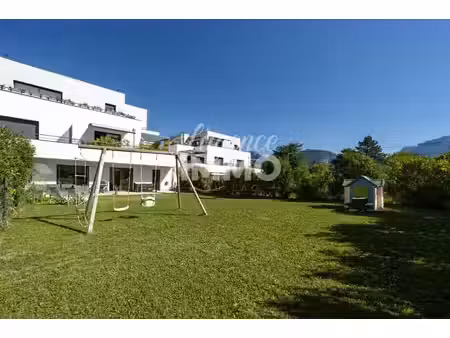 appartement type 3 en rez-de-jardin + garage + place de parking couverte