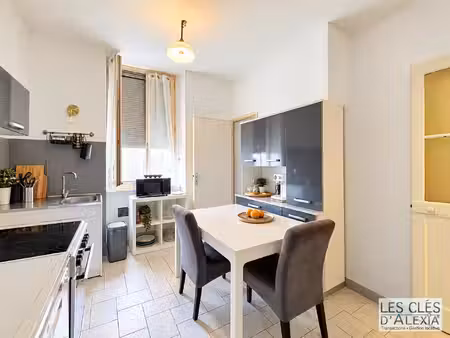 villeurbanne – t3 de 62 36 m² - traversant avec vue dégagée