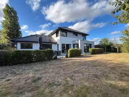 maison de 5 pièces de luxe en location à ghyvelde  hauts-de-france