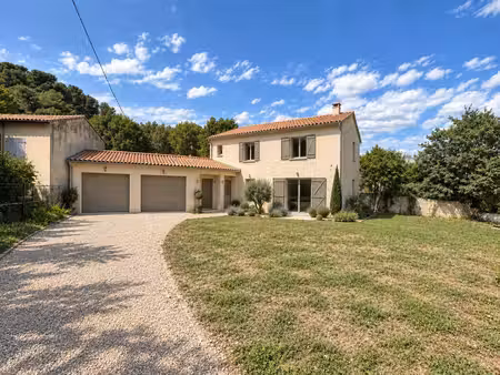 terrain plat – 400 m² – 160 000 €