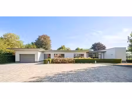 maison à louer à heule pour € 2.400 avec 4 chambres à coucher