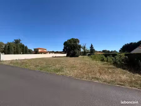 terrain 1 631 m² lezoux