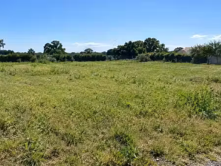 terrain 326 m² longeves