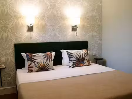 beau et grand t2 de 46 m² au sol meublé en souplex  à 300m de la gare saint-jean – rue cal