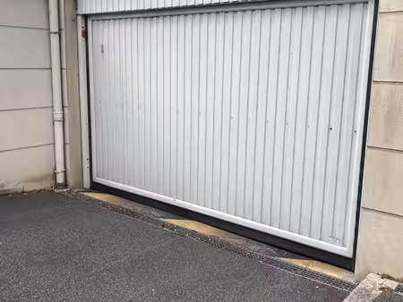 location place de parking sous terrain