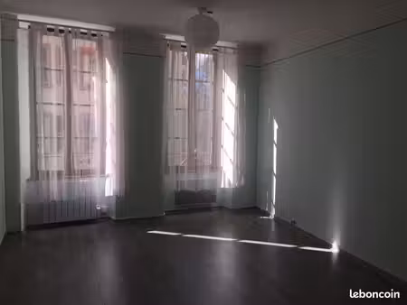 particulier loue bel appartement f2