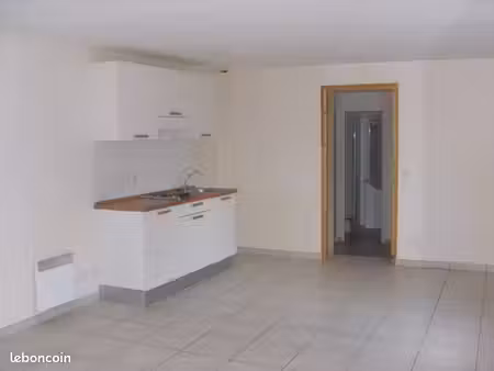 appartement t2 centre plomodiern