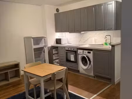 a louer appartement t2 de 34 m2 meublé avec gout et confort + place de parking réservée + 