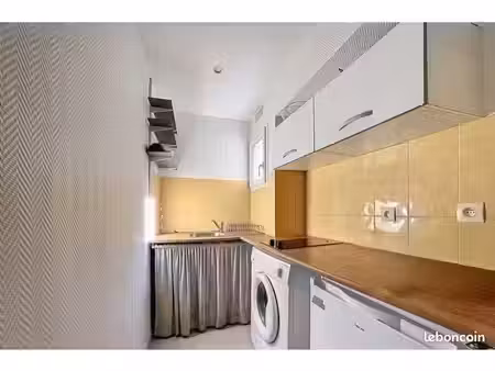 studio meublé avec cuisine séparée