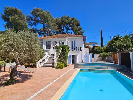 villa de luxe à vendre dans le quartier les picotieres-poussaraque-la milhiere