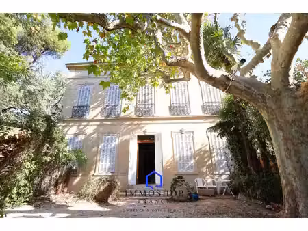 villa de luxe à vendre dans le quartier centre-pie d'autry