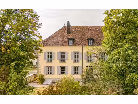 maison de luxe à vendre à vers-en-montagne
