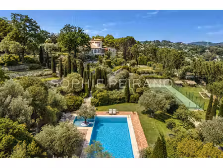 villa de luxe à vendre dans le quartier village-le val-cabrieres