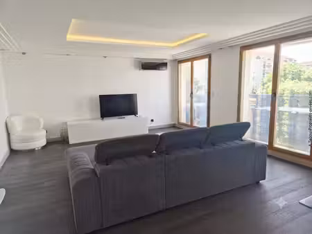 appartement familial exceptionnel de 138m² - quartier gratte-ciel avec terrasse
