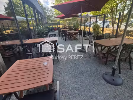 restaurant spacieux avec terrasse