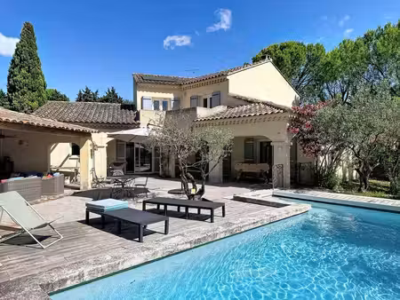 villa de luxe à vendre à althen-des-paluds