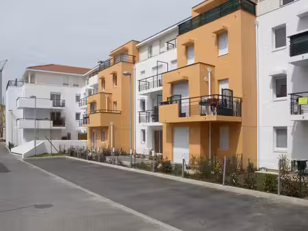 appartement t2 reze - 43.66 m2 653 euros