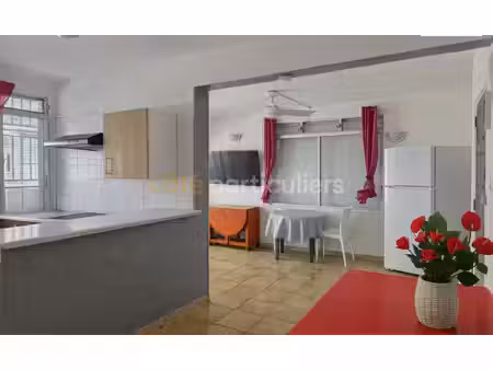 à vendre appartement avec accès direct à la plage à sainte-anne