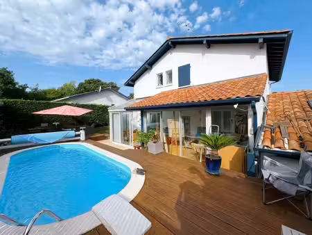 maison de ville avec jardinet garage + piscnine