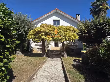 lourdes - maison individuelle de 9 pièces avec 6 chambres