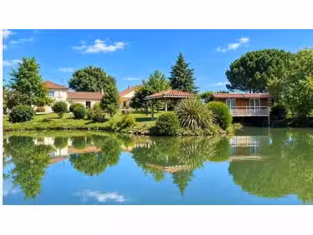 maison  chambres d'hôtes  studio  appartement  gîte  salle de sport  piscine