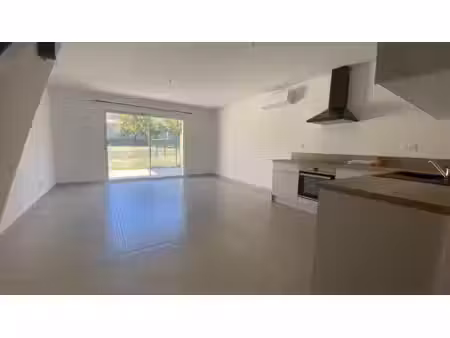 maison t3 parking privé et jardin à saint-paul-trois-châteaux