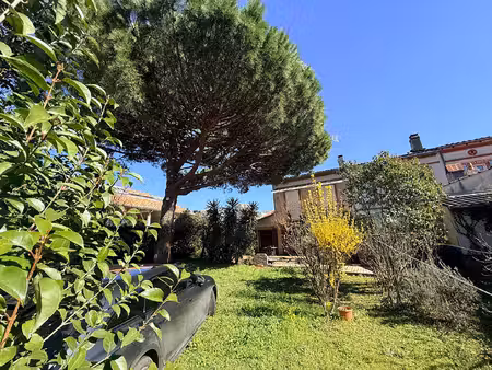 maison t10 de 273m² + jardin de 800m² et garage de 30m²