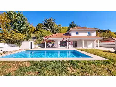 villa avec piscine à 5 minutes de la tour-du-pin - une maison de famille où il fait bon vi