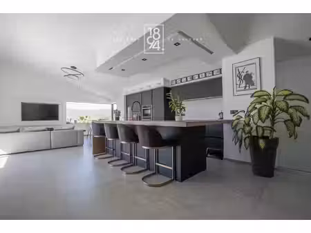 villa de luxe à vendre dans le quartier logis neuf est