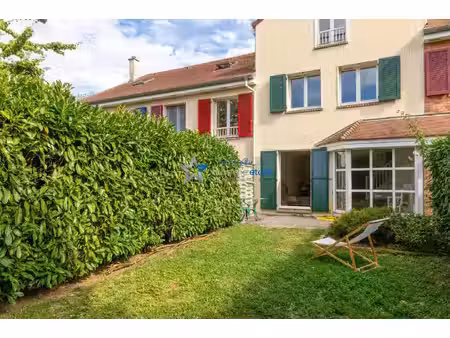 maison de luxe à vendre dans le quartier saint léger-fourqueux
