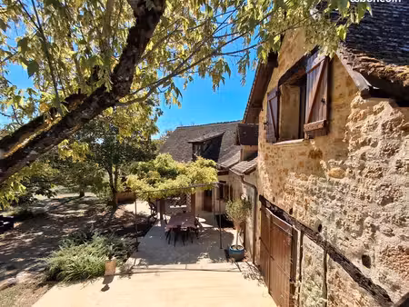 maison quercynoise de caractère – pierre  poutres  parquet et magnifique jardin arboré
