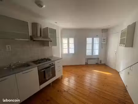 vente t2 dans maison de village vieil istres