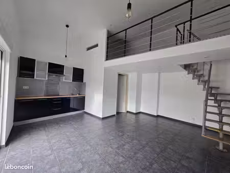 logement t2 44m2 + terasse + parking