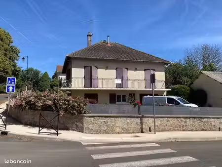 location maison bourg de janailhac