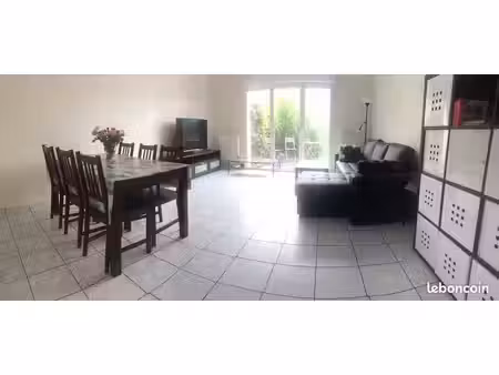 chambre meublée 500 tout compris – maison avec jardin  près chu