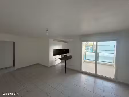 t3 61 m² refait à neuf – terrasse sud-ouest – clim – parking