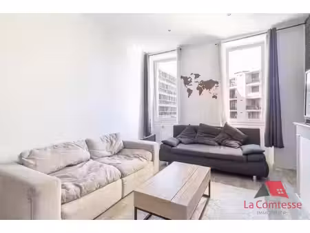 castellane/ milieu bd baille: t2 46 m2 hab lc avec grande ca