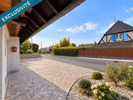 belle petite maison avec deux garages dans un cadre verdoyant et au calme