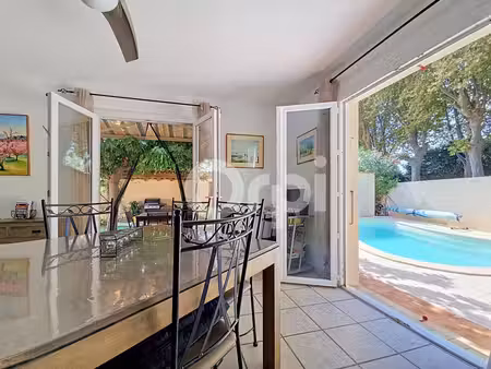 villa avec piscine dénuée de vis à vis