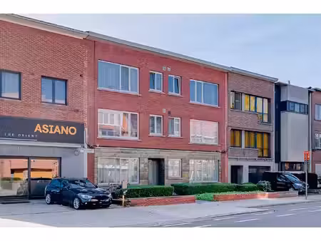 ruim appartement met 3 slaapkamers  2 badkamers en fantastische tuin!