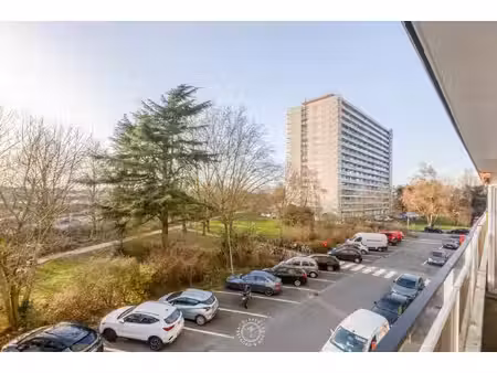 ruim en lichtrijk hoekappartement met 2 slaapkamers
