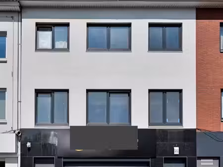 ruime handelszaak op commerciële toplocatie in genk