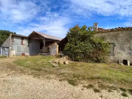 ferme agricole 27 ha  bâtiments 700 m²  mobil homes 6 pièces