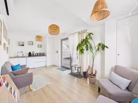 local professionnel de 81 19 m² avec terrasse à mommenheim.