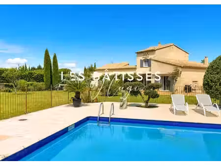 maison avec grand jardin et piscine