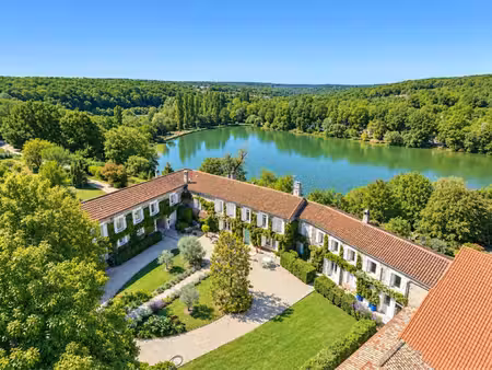 domaine d’exception du xviiiᵉ siècle avec plus de 80 hectares de terrain