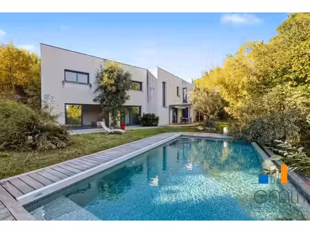 maison d’architecte – 176 m²  piscine et écrin de verdure à mons