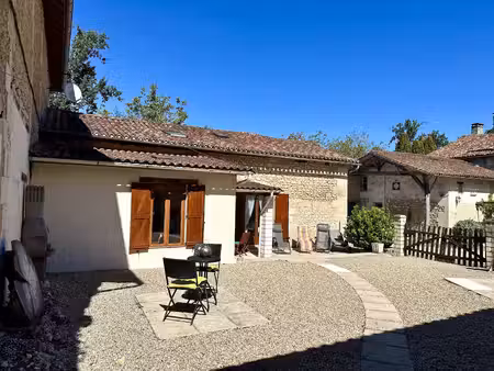 jolie maison en pierre proche d'aubeterre